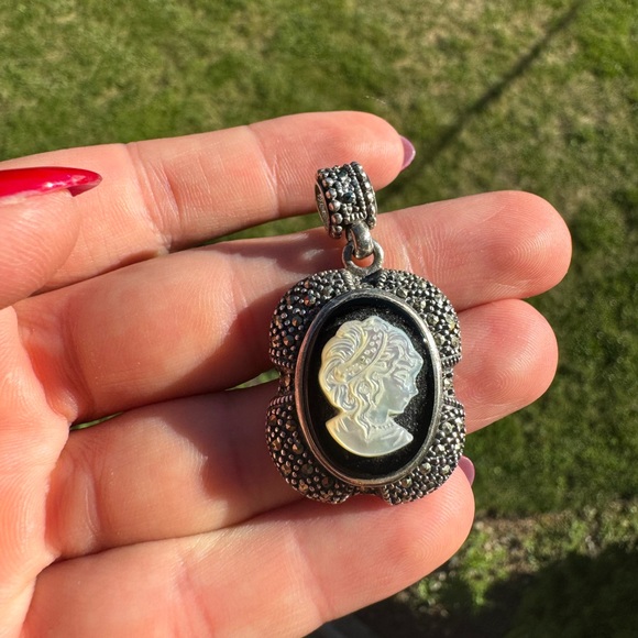 Large Vintage Sterling Silver & Marcasite Cameo Necklace Pendant - Picture 5 of 7